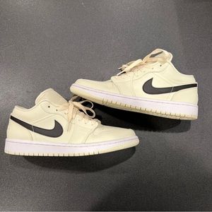 W Jordan 1 Low Coconut Milk size 9